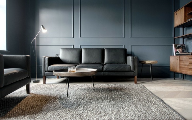 mörka färger texturer vardagsrum soffa soffbord matta