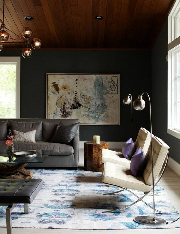 mörk-vägg-färg-vardagsrum-idé-trä-tak-väggmålning-grå-läder soffa