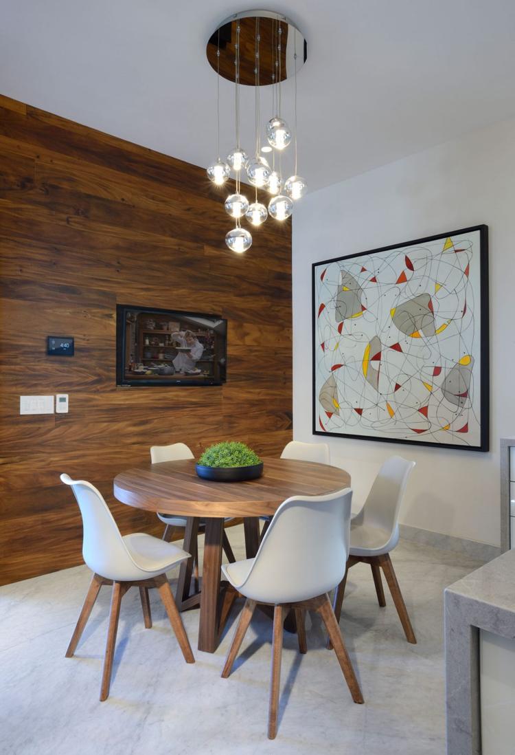 mörkt trä-väggbeklädnad-matbord-ljus-grå-marmor-golv