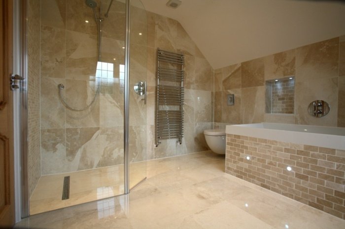 duschar design badkar i beige kakel
