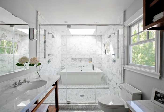 badrum design marmor badkar dusch vit