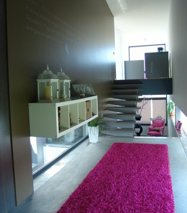 modernt vardagsrum- rosa matta