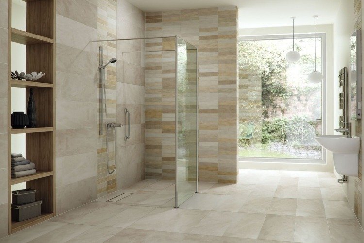 Duschkabin -bad-fönster-stor-beige-natursten look-brickor-hylla-duschkabin
