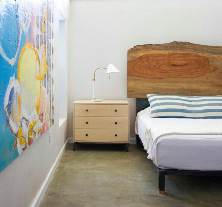 äkta trämöbler-naturligt-tropiskt trä-exotiskt-sovrum-säng-sänggavel-nattduksbord
