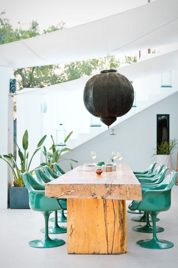 äkta trämöbler-naturligt-tropiskt trä-exotiskt-utomhus-bord-massiva-stolar-plast