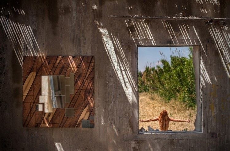 äkta trä-möbler-alma-vägg-spegel-kvadrat