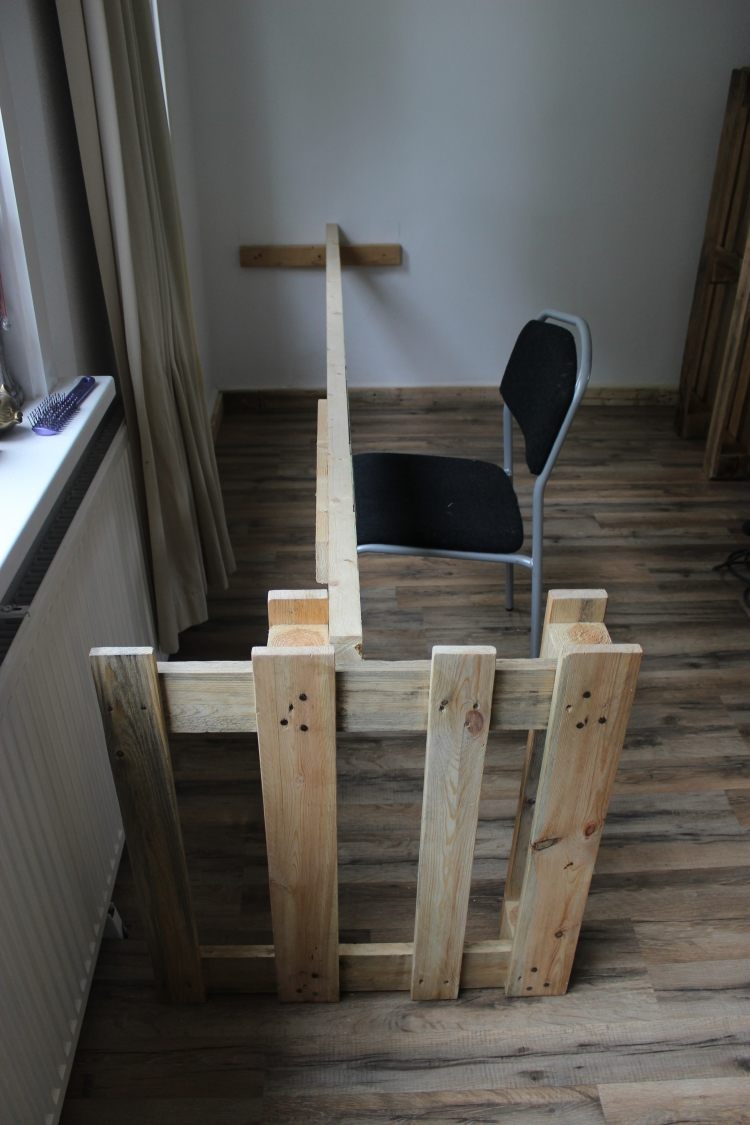 hörn-skrivbord-bygg-själv-idéer-instruktioner-trä-höjd-design-montering-arbetsplats