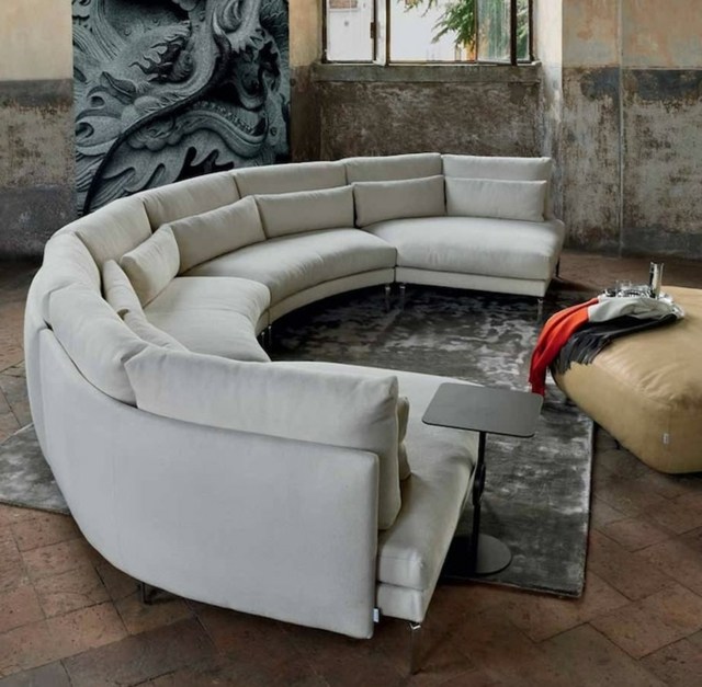 Vardagsrum inredda eleganta stoppade möbler italienska
