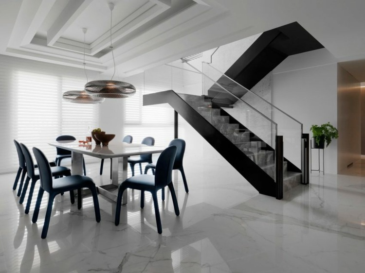 golvmarmorplattor bord-fruktskål-stolar-blå-tak-lampor-metall-trappor-glasräcke-krukväxt-6