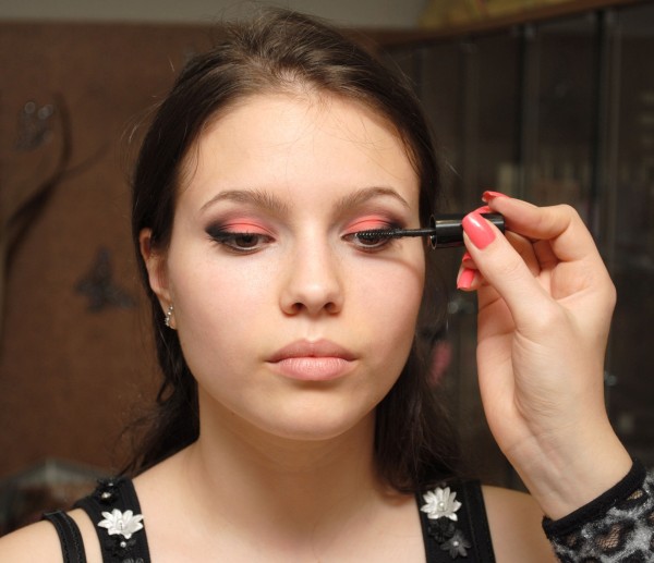 Ögonmake-up-eyeliner-kohl-svart-tvättade ögonfransar