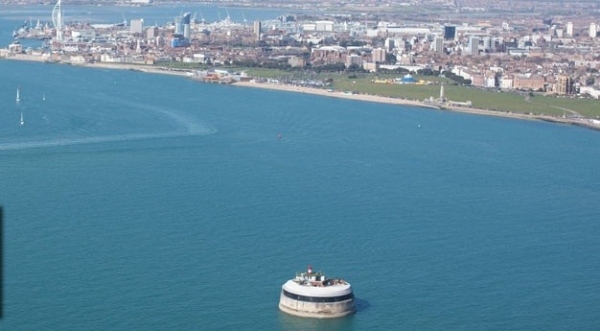 sjööversikt spitbank fort hotell i havet som en marin fästning