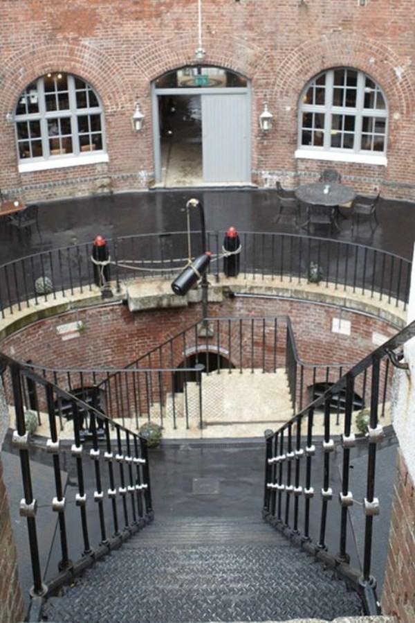 inre trappor spitbank fort hotell havet som en marin fästning