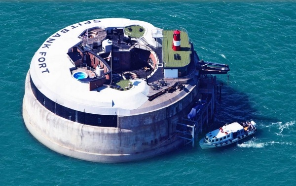 skeppstransport spitbank fort hotell i havet som en marin fästning