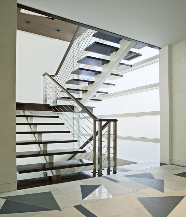 modern trappa i vardagsrummet