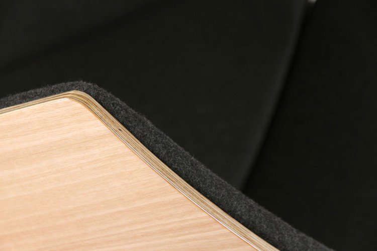 bekväm-barnfåtölj-plywood-svart-robust-klädsel