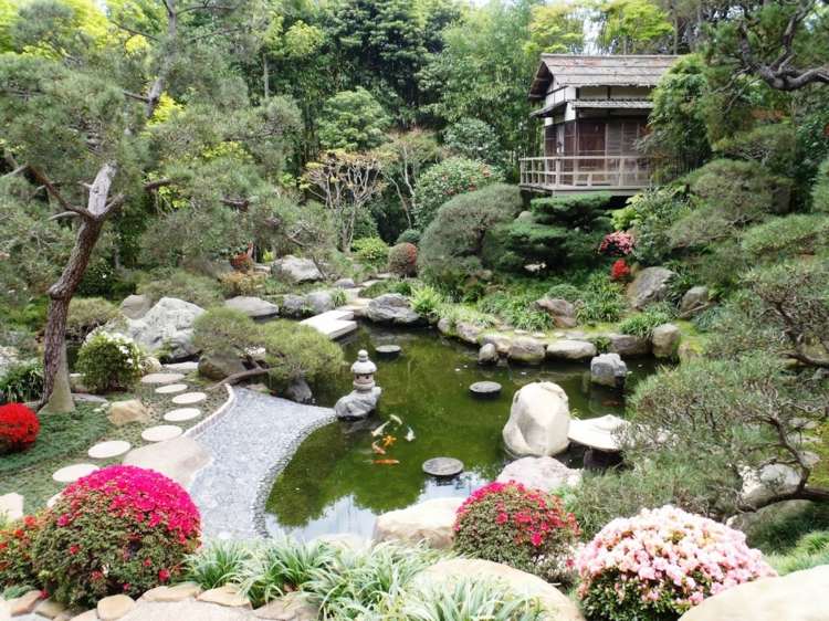 japansk-trädgård-damm-kliv-stenar-buesche-hus