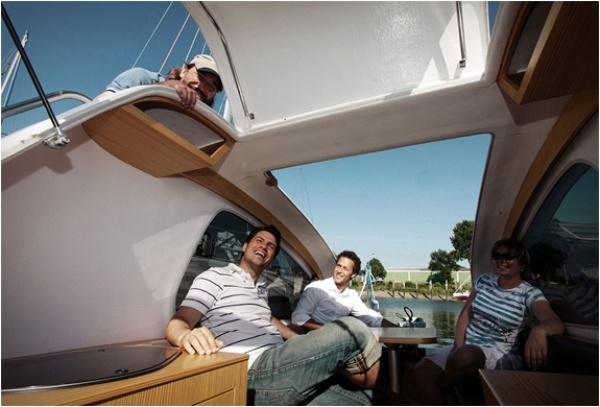 sälare-amfibie-camping-idé-mini-yacht