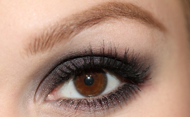 ögonmakeup grå-rosa-rökig-effekt-brun-ögon