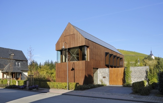 energieffektivt hus kasel stein hemmes wirtz fasadglas trä