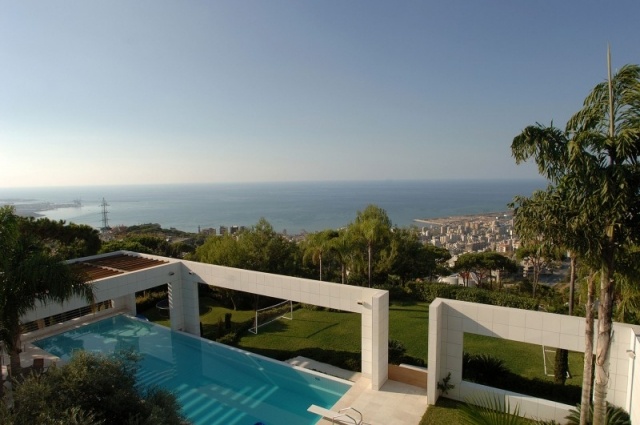må bra trädgård på kullen vyn över Medelhavet infinity pool med tak