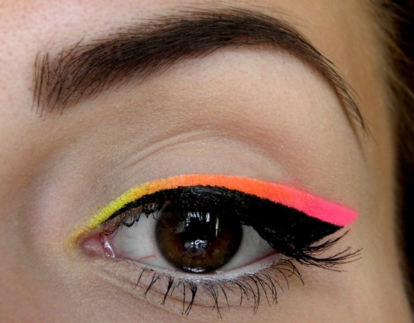 eyeliner-tjock-drag-dubbel-neon-färg-orange-smink tips