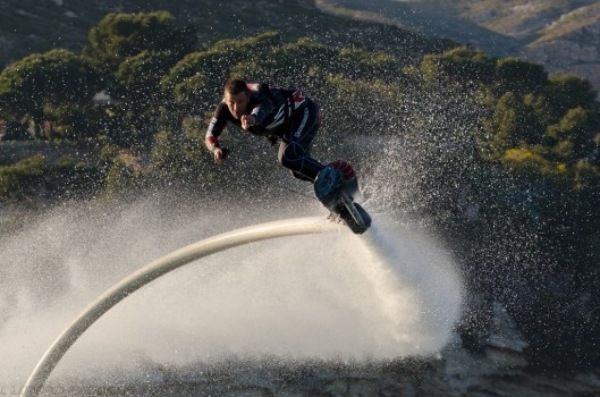 hoverboard-rund-luft-vatten-flöde-extrem