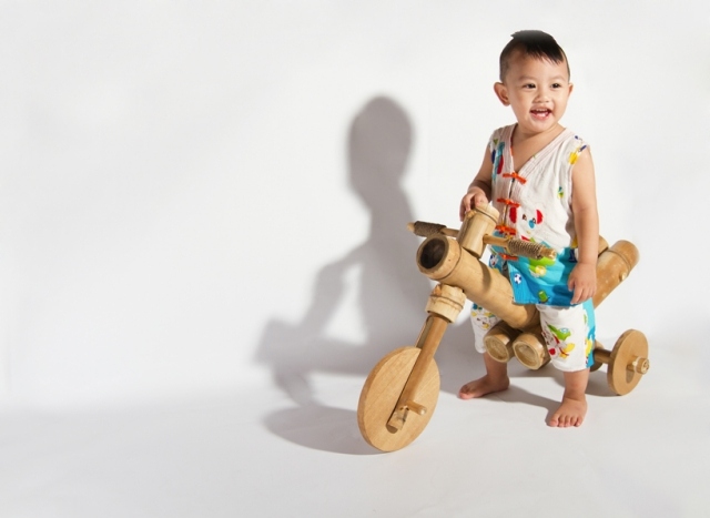 barns trehjuling bambu trä a21 designer barnleksaker