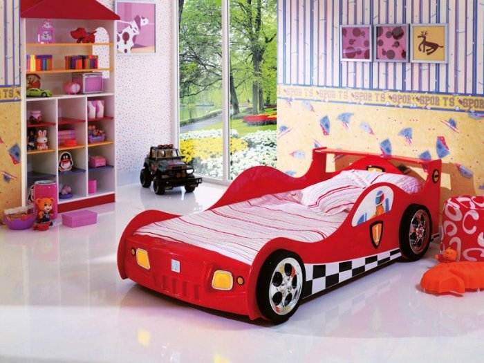 Sängstomme-röd-Ferrari-barnsäng-trä-plantskola-möbler