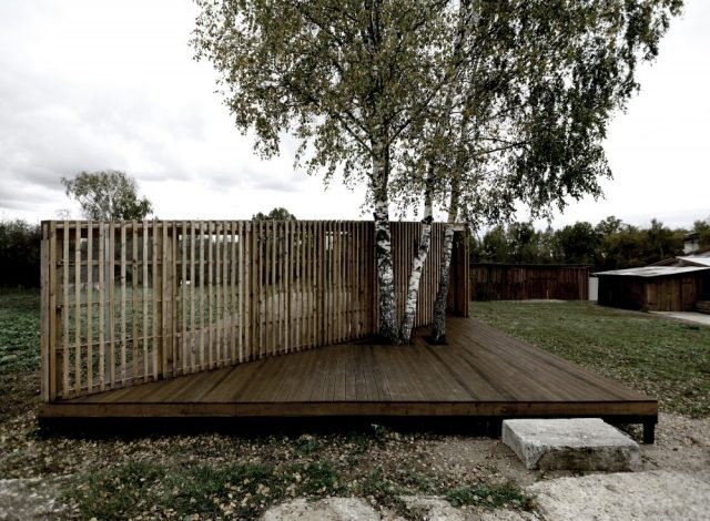 sommarhus naturligt trä skog fabrik khachaturian arkitekter