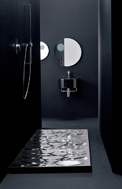 designer-allt-svart-badrum-design