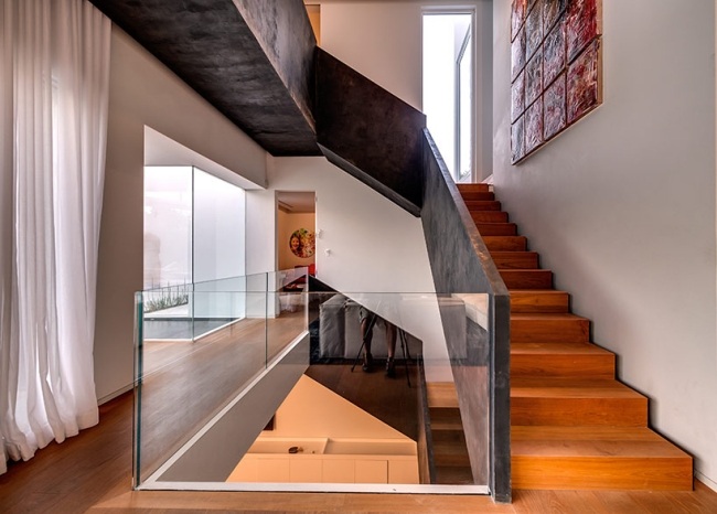 lyx hus israel trä betong glas kontrast trappor