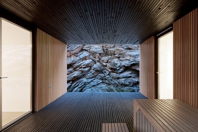 minimalistisk husdäck trä invändig väggbeklädnad integrerad bänk