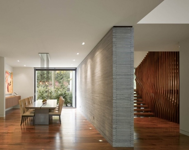 modernt hus hall golv matsal trä inre trappa
