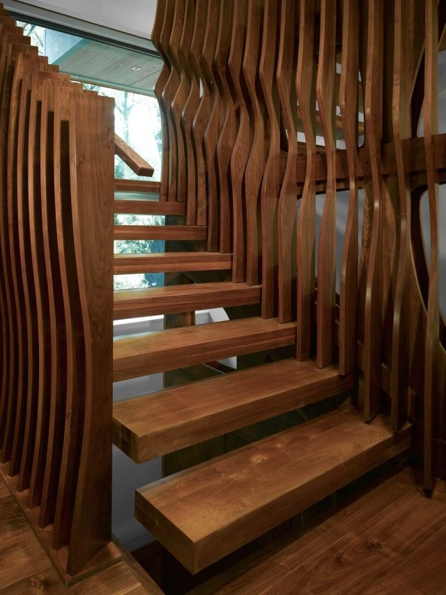 flytande trätrappor, trappräcken böjda skulpturellt