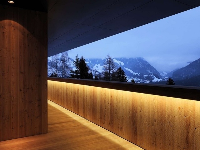 modernt fritidshus schweiziska alperna balkongräcke led remsor berg bakgrund