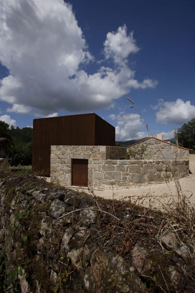 bondgård modern tillbyggnad Topos Atelier de Arquitectura