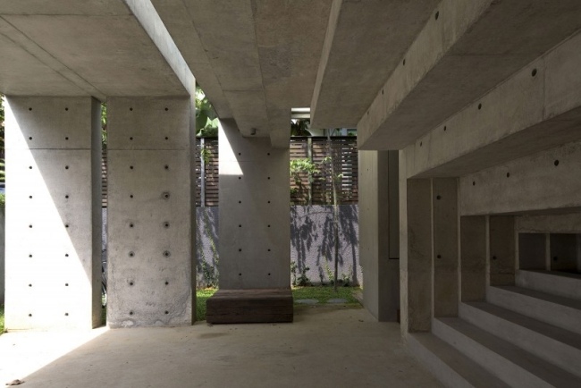 flerfamiljshus armerad betong trappa innergård sekretessskärm
