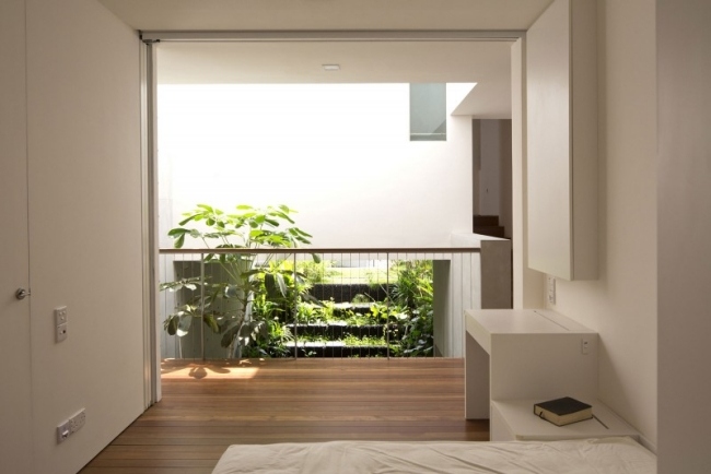 modernt hus inredning design trädgård sovrum vita möbler