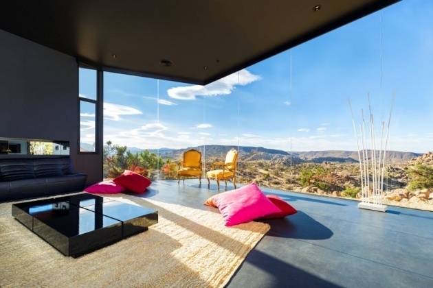 modernt hus ökenbild fönster minimalistisk inredning