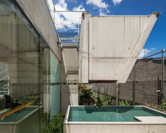flera konstruktion volym betong pool glas fasad modern minimalistisk arkitektur