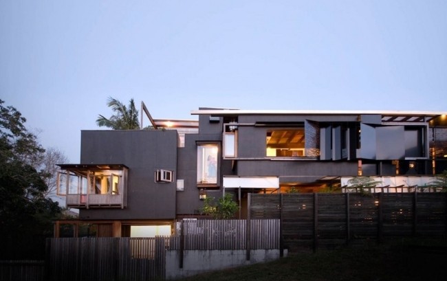 modernt bostadshus australien smalt fasad balkongfönster