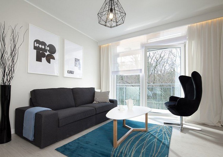 modernt vardagsrum-soffa-antracit-vit-väggfärg-blå-matta