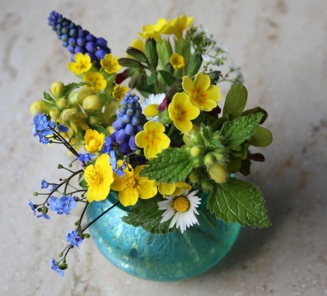 deco bord snittblommor glöm inte-mig-druva hyacinter