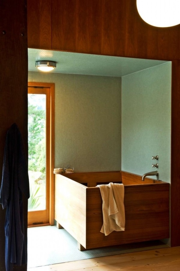 rustikt badrum badkar beklädnad trä mosaik kakel
