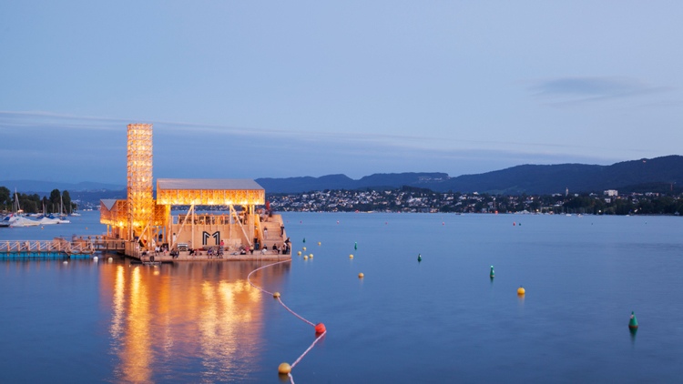 Träpaviljong Zürich sjö-solsystem-belysning-kraftgenerering