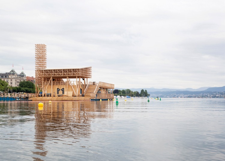 trä-paviljong-sjö-zurich-bad-plattform-sommar