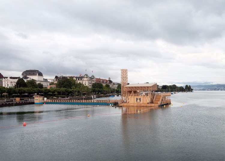 trä-paviljong-zurichsee-mitte-se-schwimmend