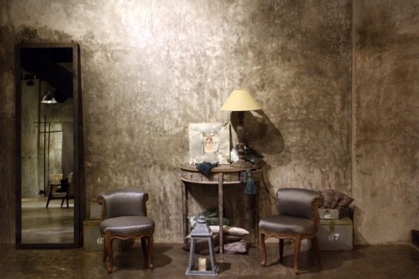 Showroom inredning design mumbai vintage fåtölj spegel lykta