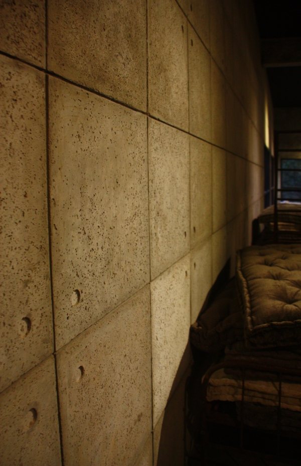 Showroom inredning studio823 betongplattor väggbeklädnad