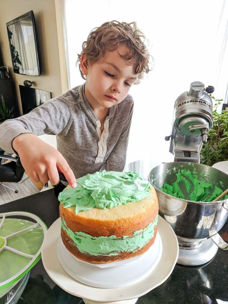 idéer dinosauriekaka barn födelsedag smörkräm grön